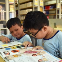 Kegiatan Outdoor Study Kelas II ke Perpustakaan Soeman HS